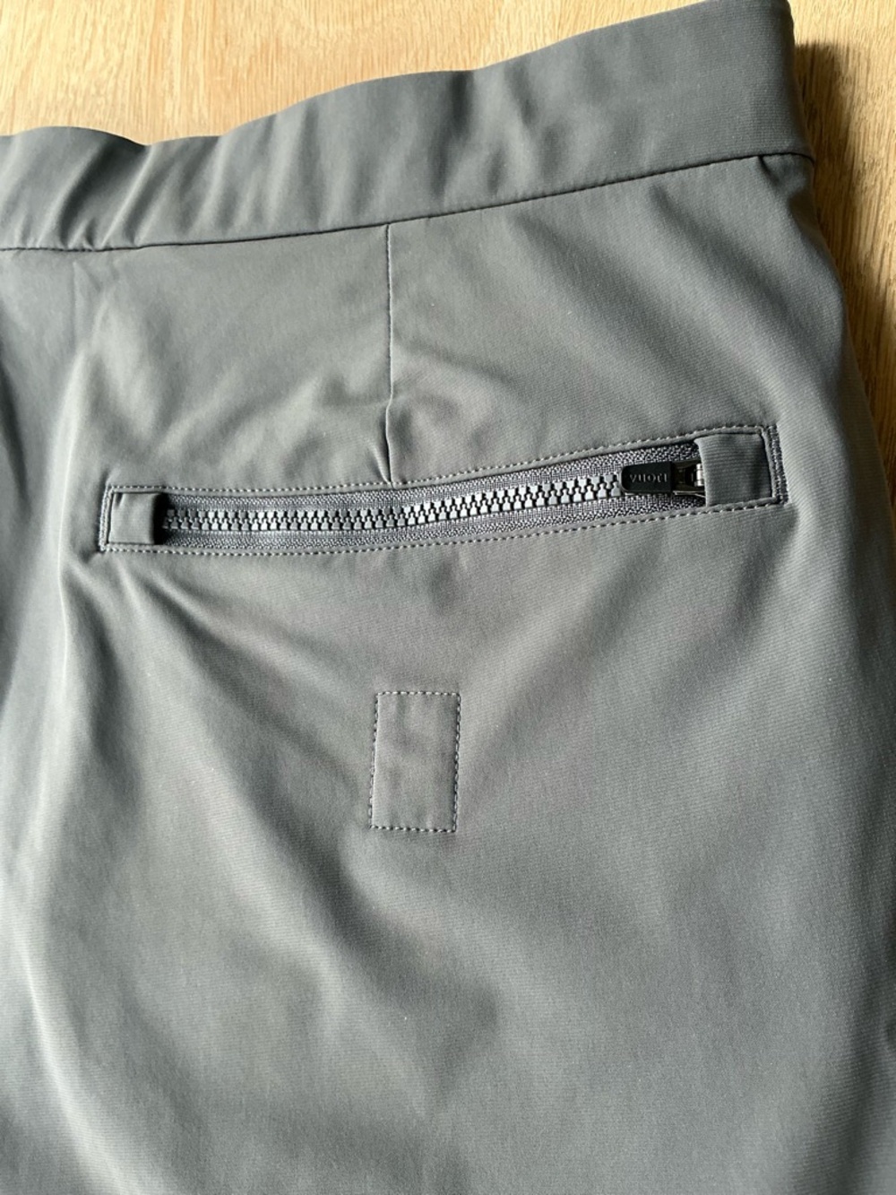 Vuori Fleet Chino Short Charcoal 8” Inseam Men’s Medium - Picture 5 of 8